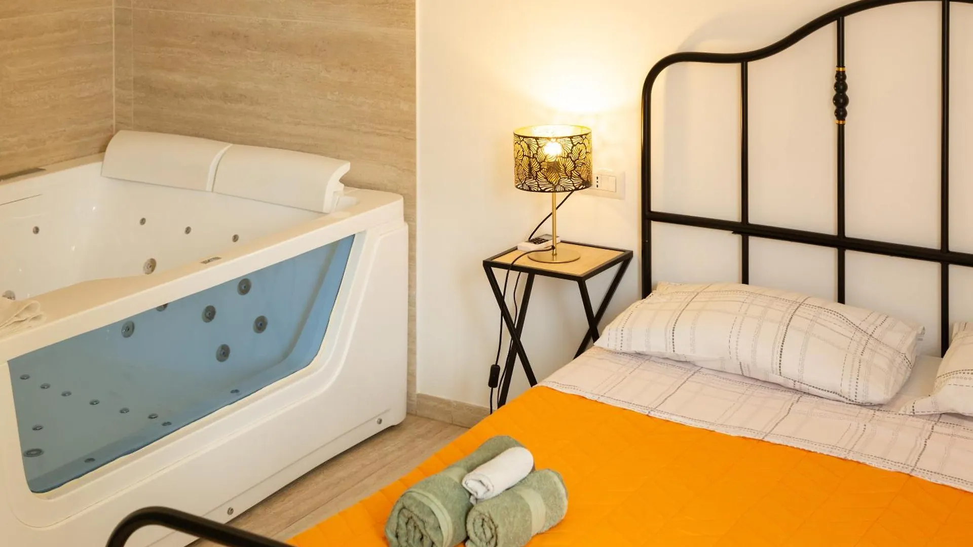 Maris Suite - Appartamento Con Vasca Idromassaggio Альгеро 0*,  Италия