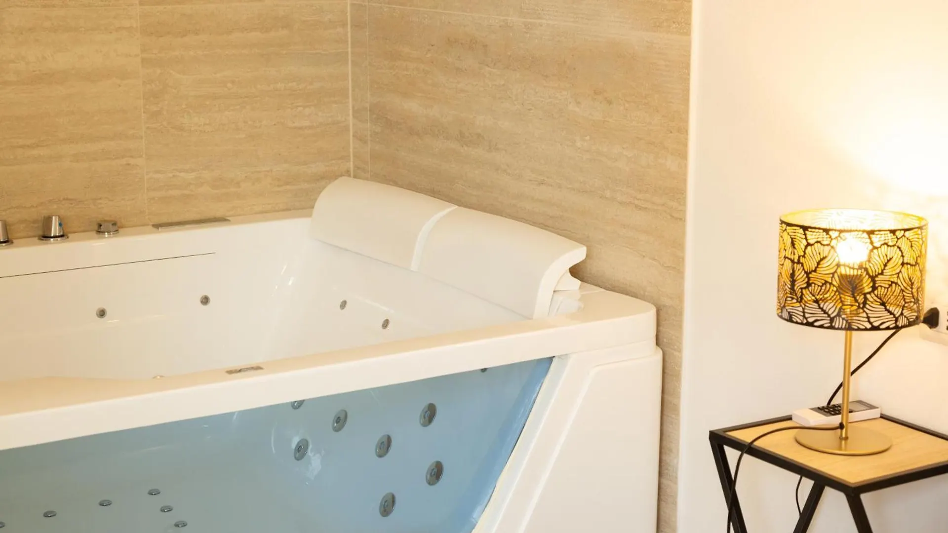 Апартаменты Maris Suite - Appartamento Con Vasca Idromassaggio Альгеро
